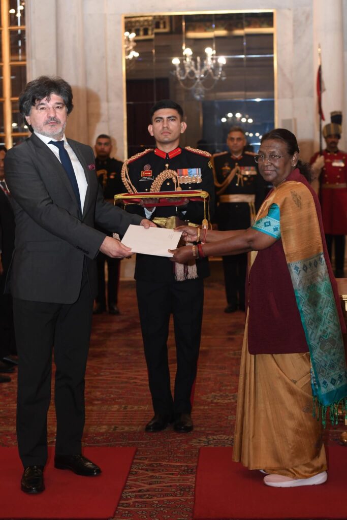 The Ambassador-designate of Bosnia and Herzegovina, H.E. Mr Haris Hrle presenting his credentials to the President of India, Smt Droupadi Murmu at Rashtrapati Bhavan on November 28, 2023.